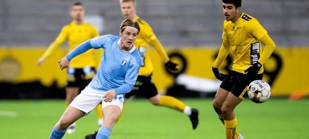 欧洲预选赛激烈角逐，球队努力争夺最终胜利