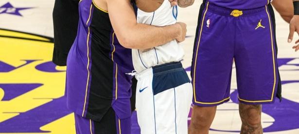 欧文惊艳全场，库里助攻爆棚，湖人逆转取胜！