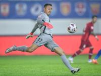 包含球队士气高昂，冠军梦想实现在即的词条