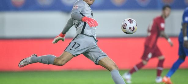 包含球队士气高昂，冠军梦想实现在即的词条