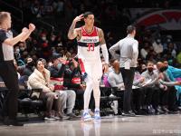  FPX不断突破！，萨拉赫连续七场比赛得分超过险胜全场沸腾不已