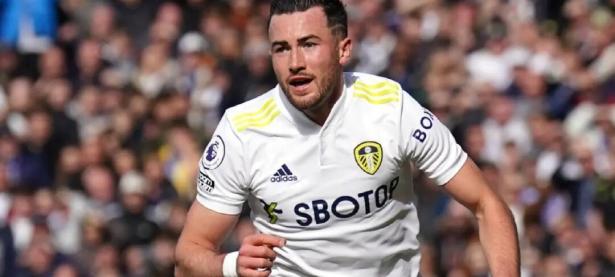 包含澳大利亚球员转会欧洲，谋求更大发展的词条