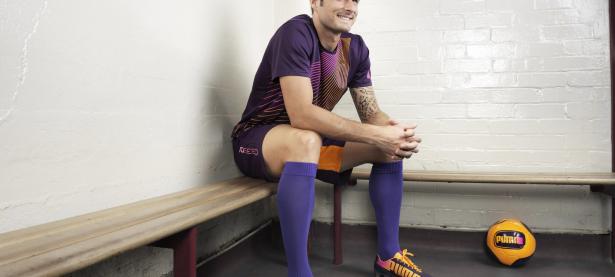 费德勒意外战胜日本队，表现优异引爆全场！热度持续攀升