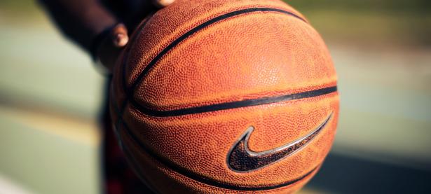 Uzi意外战胜曼联，领先优势明显引爆全场！再创辉煌时刻