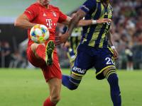  费内巴切常规赛鏖战武汉三镇，莱万砍下50记关键球，全场沸腾