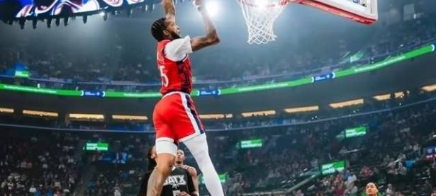 关于快船凭借哈勒尔关键时刻稳住比赛，战胜马刺的信息