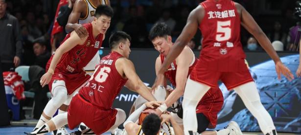 激烈对抗成为国内篮球联赛必看之处