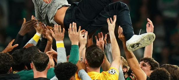 包含葡萄牙客场比大胜，稳坐小组榜首的词条