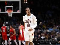 骑士新援突破上限，助球队逆转比赛的简单介绍